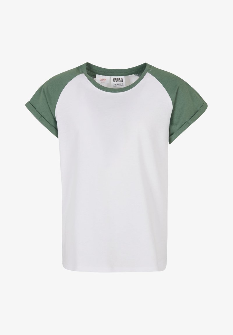 Balts kokvilnas T-krekls ar zaļiem raglāna piedurknēm un ruļļotiem aprocēm. Iespējama apaļa izgriezuma forma un brīva piegriezuma stils. Etiķete redzama iekšpusē apkaklītē.