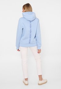 Zwillingsherz PAILETTE MOIN - Hoodie - hellblau