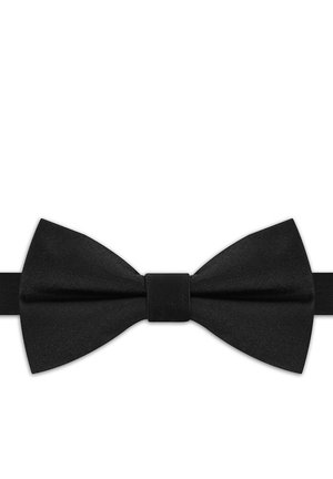 Czarna gotowa mucha z gładkiej tkaniny i regulowanym paskiem na białym tle.