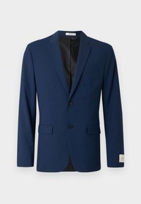 Ανδρικό σακάκι σε ναυτικό μπλε με γιακά με εγκοπές, δύο μαύρα κουμπιά, τσέπες με καπάκι, τσέπη στο στήθος και μαύρη εσωτερική επένδυση.