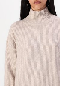 GAP Strikkegenser - cobblestone
