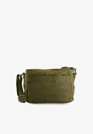 Grüner Leder-Crossbody-Beutel mit einer Fronttasche, verstellbarem Riemen und dezentem Branding. Glatte Textur mit minimalistischem Design.