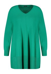 Zelený pletený svetr s výstřihem do V, dlouhými rukávy a volným střihem. Má žebrované manžety a lem s jemnou texturou.
