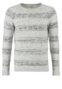 Grauer Pullover mit horizontalen schwarzen Streifen, Rundhalsausschnitt, langen Ärmeln und einem strukturierten Strickmuster. Hergestellt aus weichem Stoff für optimalen Tragekomfort.