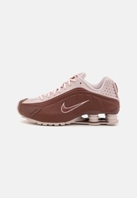 Nike Sportswear SHOX R4 - Trainers - barely rose/red sepia/light red ...
