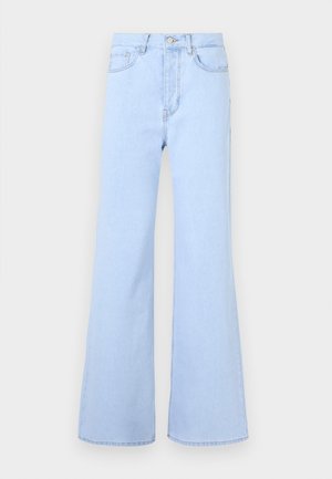 Lys blå flared jeans med høy midje, med fem lommer, knappelukking og en glatt denimstruktur. Kanten er pent sydd.