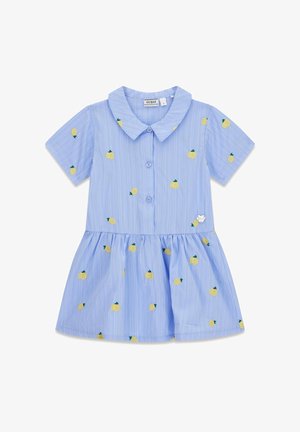 Lyseblå kjole med korte ærmer, hvide striber, gule citronmønstre, knapper foran, Peter Pan-krave og taljesøm.