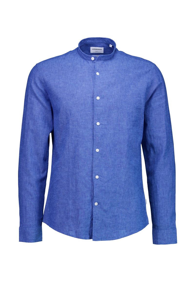 Camicia in lino blu con collo alto a banda, maniche lunghe e chiusura frontale con bottoni. Presenta una texture sottile e un orlo curvo.