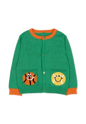 Cardigan verde per bambini con bordatura arancione, bottoni frontali e tasche con facce sorridenti di pallone da basket e pallina da tennis.