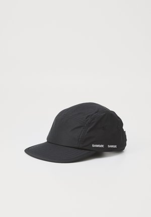 Black cap made of lightweight fabric featuring a curved brim, two side vents, and white text logo "SAMSØE" on the front and side.