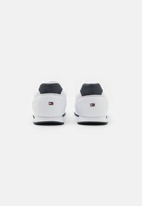 Tommy Hilfiger RUNNER  - Sneakers laag - white