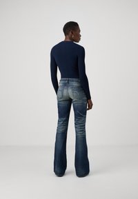 Diesel D-HUSH - Platėjantys džinsai - 01