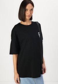 ONLY MATERNITY OLMPOP JOYFULL O NECK TEE - Marškinėliai su spaudiniu - black