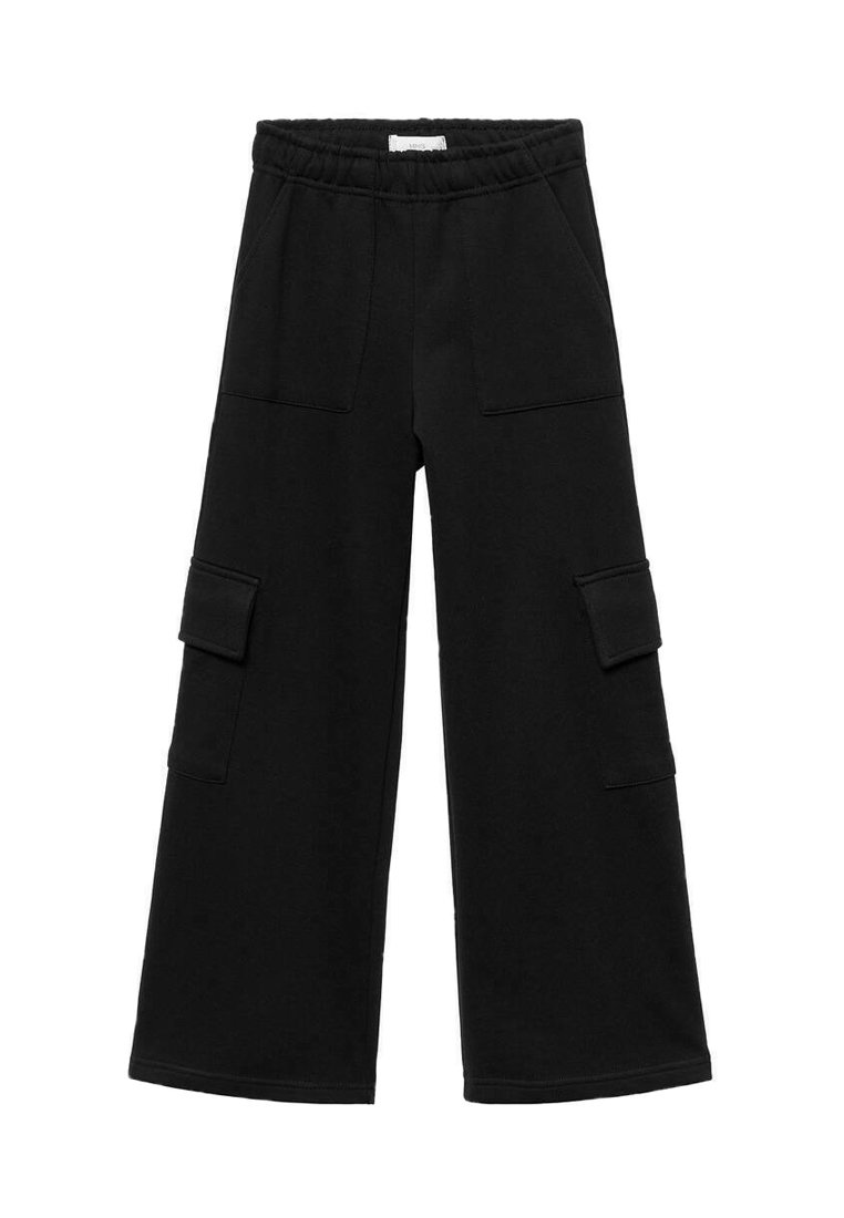 Schwarze weite Cargo-Hosen aus einem weichen Material, mit einem elastischen Bund, zwei Seitentaschen und zusätzlichen aufgesetzten Taschen an den Beinen.