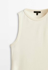 Cremefarbenes, ärmelloses Top aus weichem, glattem Stoff, mit Rundhalsausschnitt und gerippten Kanten. Einfaches Design, ohne Muster oder Akzente.