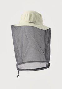 Ελαφρύ μπεζ καπέλο με φαρδύ γείσο, με προσαρτημένο μακρύ μαύρο δίχτυ από δίχτυ ακριβείας για έντομα και ρυθμιζόμενο κορδόνι στο κάτω μέρος.