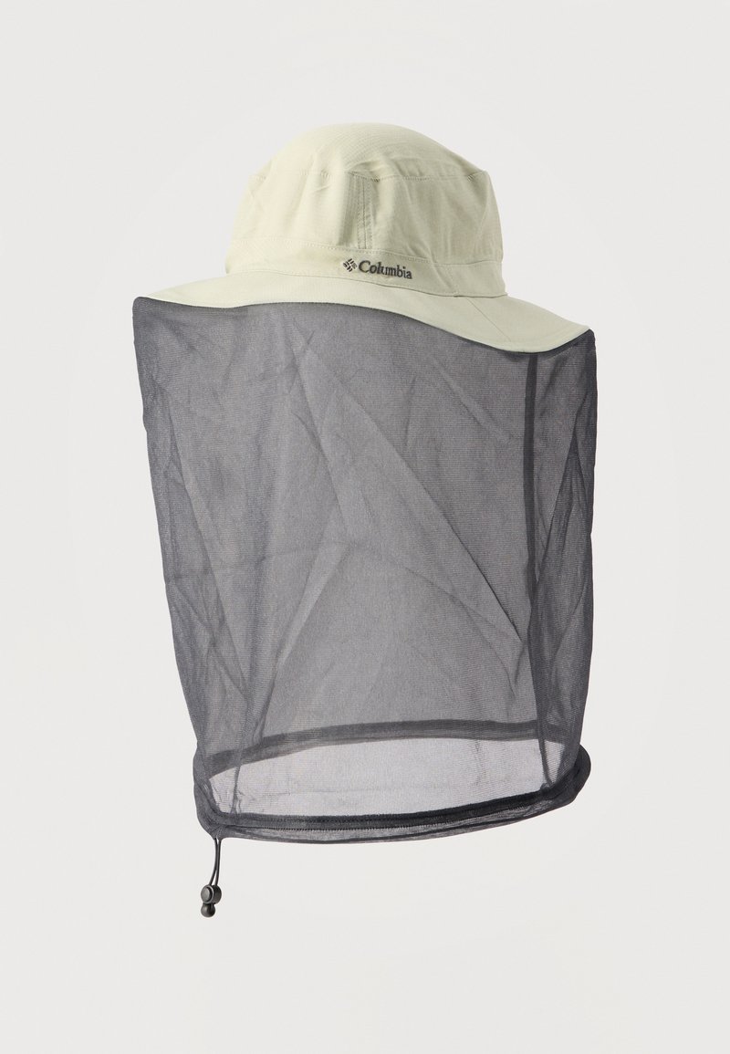 Ελαφρύ μπεζ καπέλο με φαρδύ γείσο, με προσαρτημένο μακρύ μαύρο δίχτυ από δίχτυ ακριβείας για έντομα και ρυθμιζόμενο κορδόνι στο κάτω μέρος.