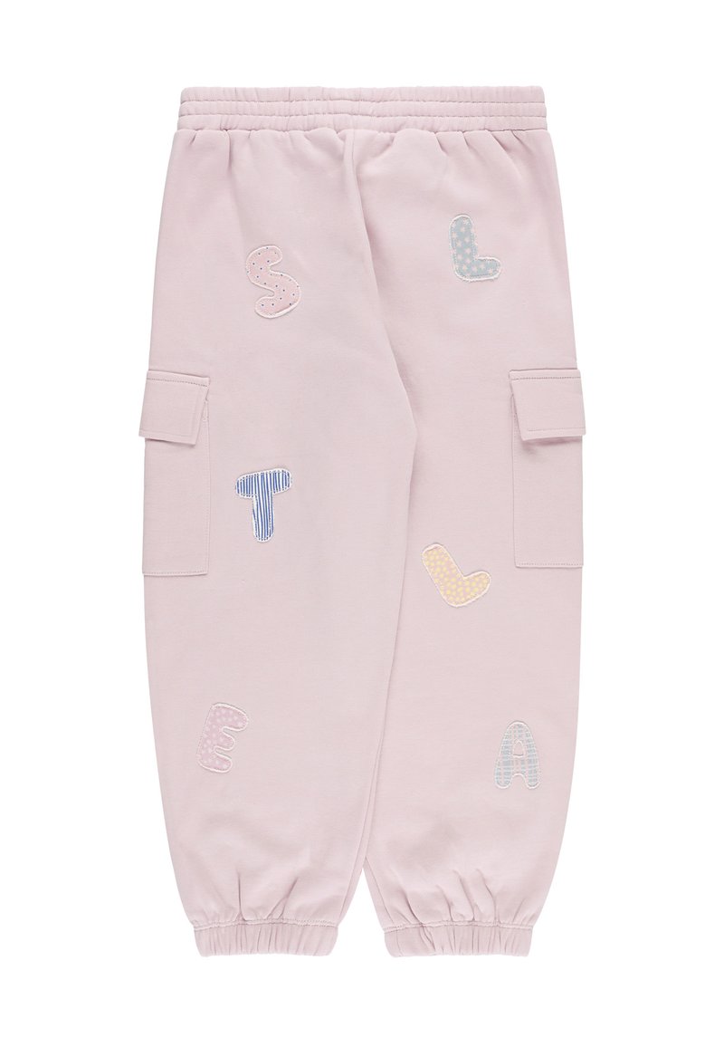 Pantaloni della tuta rosa chiaro con vita elastica, polsini a costine, tasche laterali e varie lettere ricamate colorate in diversi modelli.