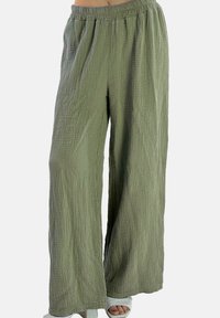 Lichtgewicht, gestructureerde wijde broek in zacht olijfgroen met elastische tailleband. Toont een ontspannen pasvorm en een losse silhouet.