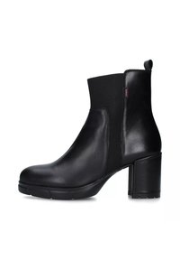 Stivale alla caviglia nero con tomaia in pelle liscia, pannelli laterali elasticizzati e tacco a blocco robusto. Dotato di un anello per una facile calzata.