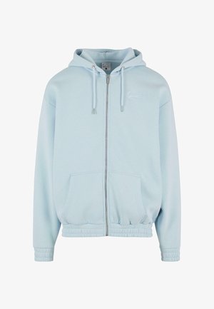 Lyseblå zip-up hoodie lavet af blødt stof, med en hætte med snøre, elastiske ærmer og to forlommer. Enkel logo detalje på brystet.