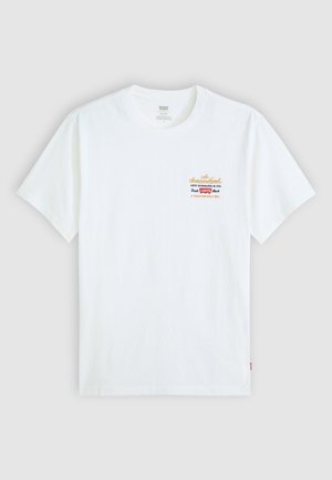 Hvit bomulls T-skjorte med rund hals, korte ermer og en flerfarget logo på brystet. Myk tekstur, avslappet passform.