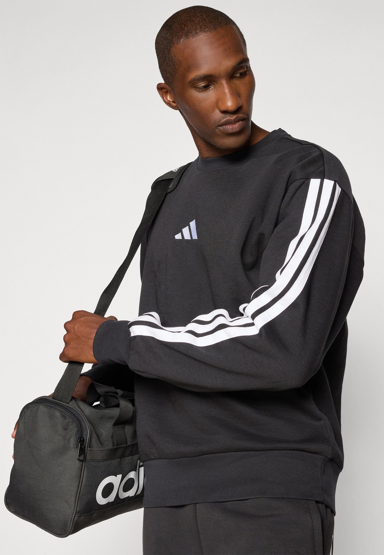 ESSENTIALS THREE STRIPES FLEECE