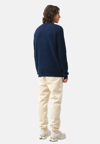 Authentic Cashmere AKSEL ROUND NECK THREAD - Strickpullover - navy