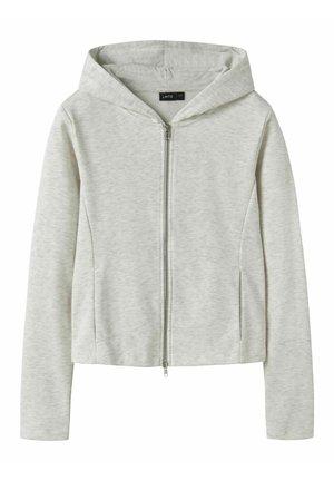 Svetlosivá mikina na zips s kapucňou, dlhými rukávmi a priliehavým strihom, so jednoduchou kapucňou a dvoma bočnými vreckami.