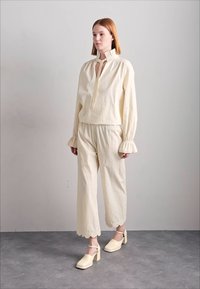 Fête Impériale SIFNOS PANTS - Pantalon classique - écru