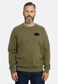 Felpa verde oliva realizzata in tessuto morbido, con una silhouette di orso nero ricamata sul petto e polsini e orlo a coste.