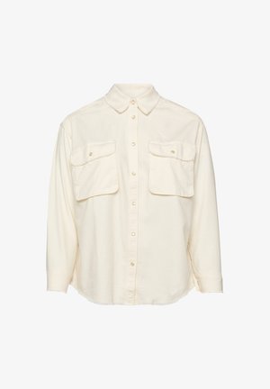 Chemise crème à manches longues, boutonnée, avec deux grandes poches avant à rabat et un col classique, présentée sur fond blanc.