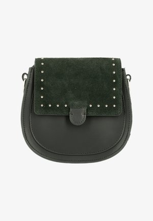 Tummanvihreä mokka- ja nahkainen olkalaukku, jossa on pyöreä muoto, läpän suljenta, niittikoristeet ja yksi säädettävä hihna.