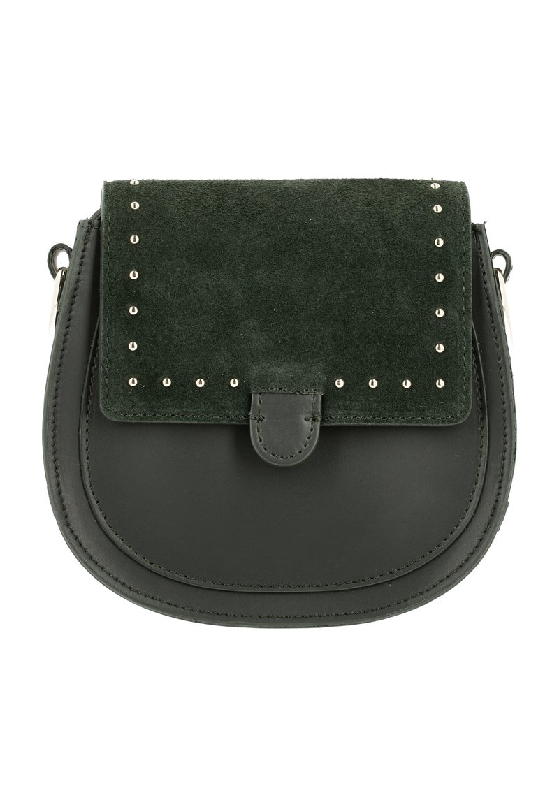 Borsa a tracolla in pelle scamosciata e pelle verde scuro con una forma arrotondata, chiusura a patta, dettagli borchiati e una singola tracolla regolabile.
