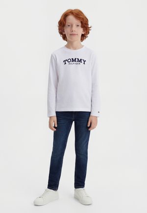 Tommy Hilfiger TEXTURED LOGO LONG SLEEVE T-SHIRT - Top s dlouhým rukávem - white
