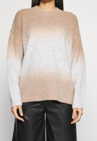 Second Female Stickad tröja - off-white