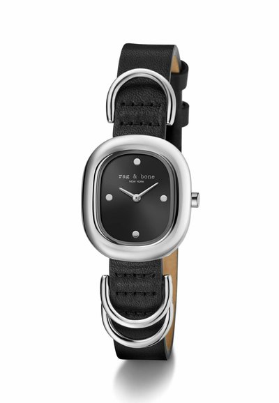 Die schwarze Lederarmbanduhr verfügt über ein silbernes Metallgehäuse, eine runde ovale Form, ein schwarzes Zifferblatt mit drei silbernen Punkten und ein minimalistisches Design.