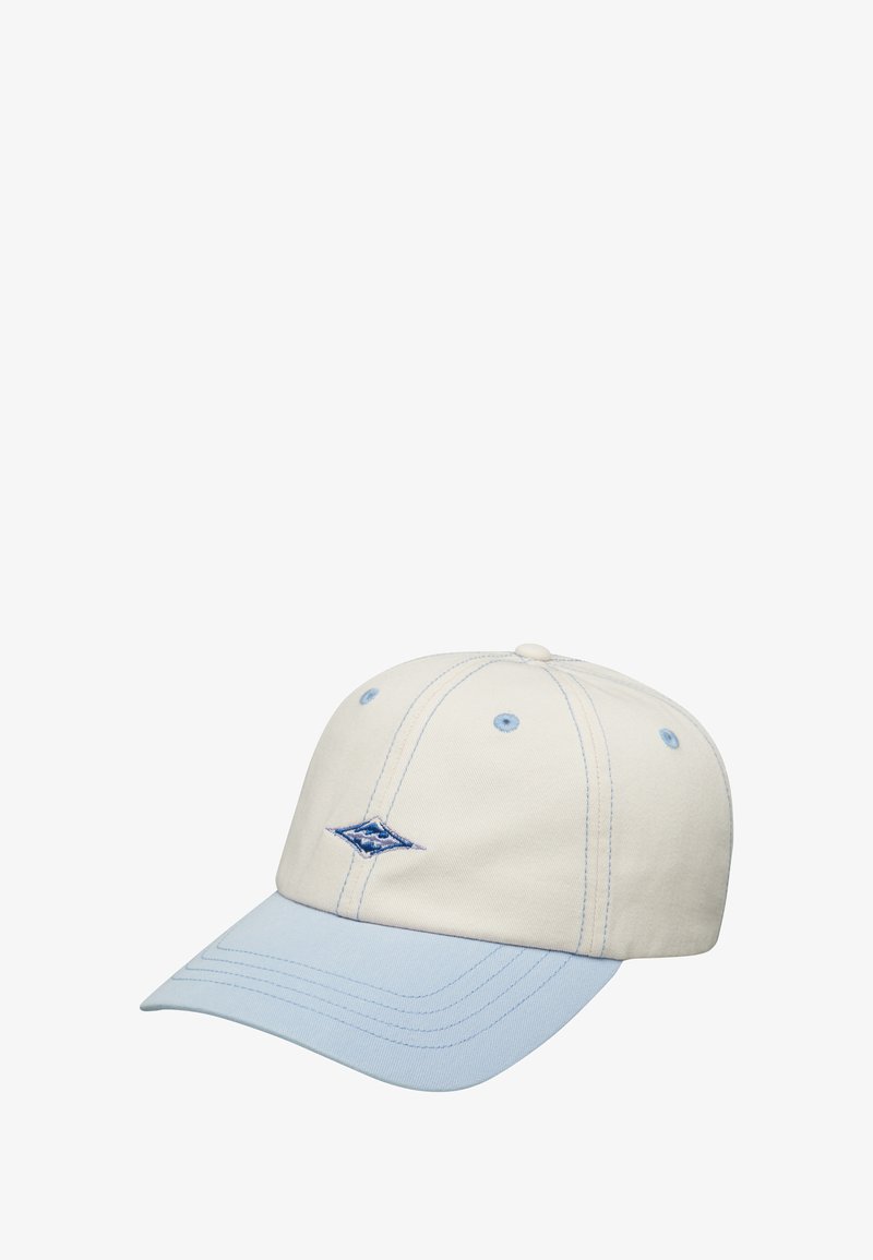 Casquette de baseball crème avec une visière incurvée bleu clair, une couture bleue et un petit logo brodé bleu sur le panneau avant.
