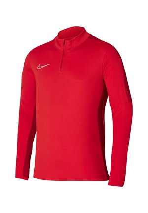 Camiseta deportiva roja de manga larga con cuello de media cremallera, que presenta un logotipo blanco de Nike en el lado izquierdo del pecho y paneles laterales texturizados para mayor transpirabilidad.