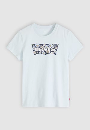 Camiseta de algodón azul claro con un logo floral oscuro de Levi's en el frente, mangas cortas y un diseño clásico de cuello redondo.