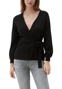 Schwarzer Wickelpullover aus weichem Strickmaterial, mit tiefem V-Ausschnitt, langen Ballonärmeln und einem Bindegürtel in der Taille.