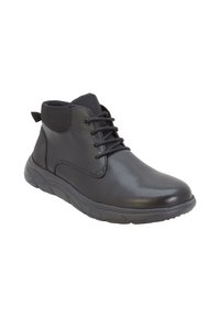 Stivali neri in pelle fino alla caviglia con punta arrotondata, chiusura con lacci e suola in gomma testurizzata. Presentano un colletto imbottito e un linguetta sul tallone per indossarli facilmente.