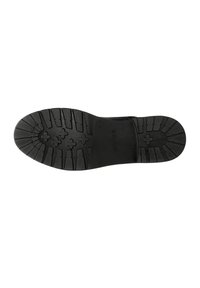 Sole di scarpa in gomma nera con un motivo di battistrada testurizzato, caratterizzato da design circolari e lineari per aderenza e trazione. Presenza di segni.
