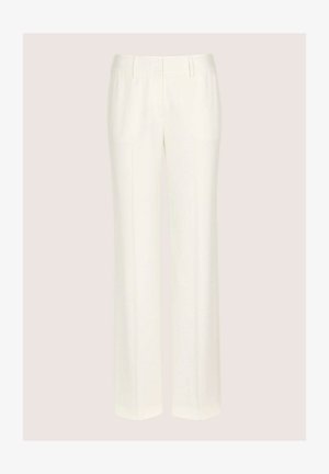 Weiße, maßgeschneiderte Hosen aus glattem Stoff, mit geradem Bein, Gürtelschlaufen und seitlichen Taschen, mit sauberem Abschluss.