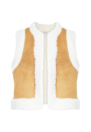 Mouwloze tan suède vest met een witte fluffy schapenvachtafwerking langs de randen, kraag en zoom, vooraan zichtbaar op een witte achtergrond.
