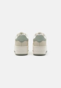 Tommy Jeans FLATFORM - Tenisice - newsprint
