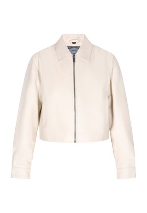 Rövidített, krém színű bőrkabát klasszikus gallérral és elülső cipzárral. Hosszú ujjakkal és sima textúrával rendelkezik, minimalista részletezéssel.