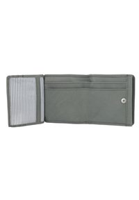 Sivi kožni novčanik s mekom teksturom, s prugastim interijerom, više pretinaca za kartice i zatvaranjem na gumb za sigurnu upotrebu.