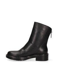 Stivaletto in pelle nera con punta rotonda, zip laterale e tacco chunky. Presenta cuciture a contrasto attorno alla suola.