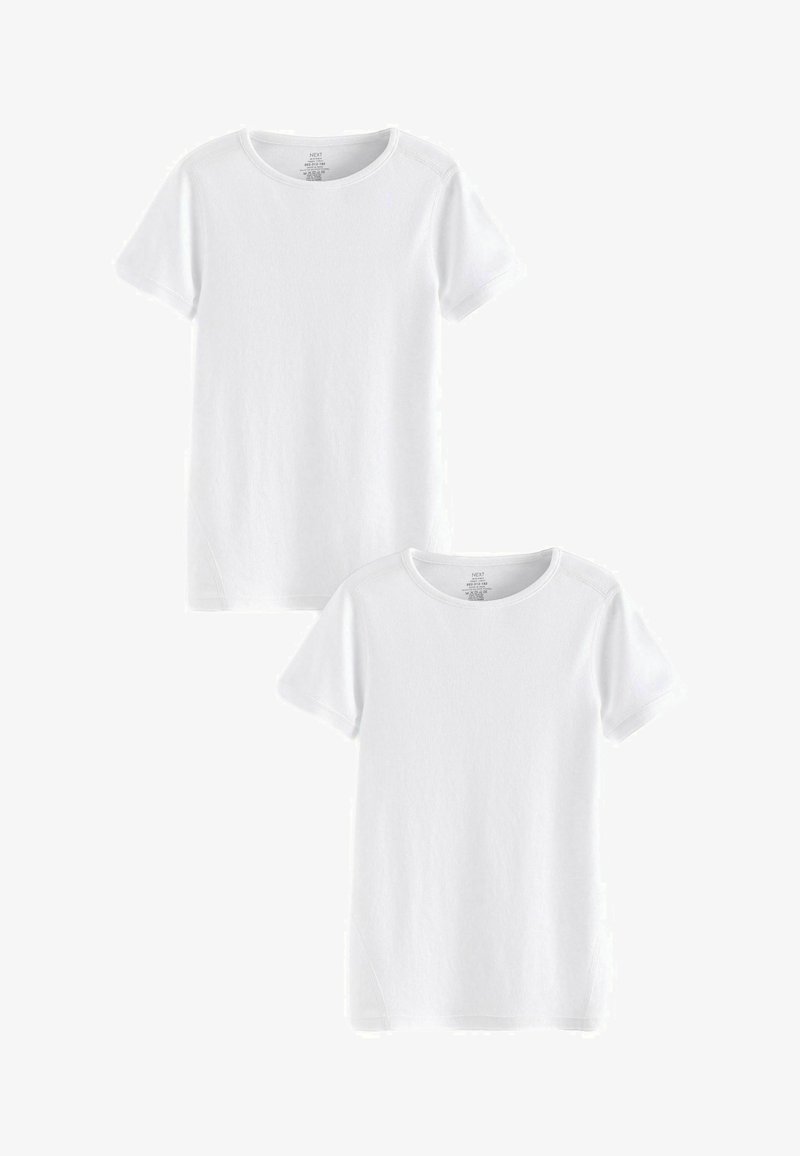 Dwie proste białe bawełniane t-shirty z krótkimi rękawami i okrągłymi dekoltami, o gładkiej fakturze i bez widocznych wzorów czy akcentów.